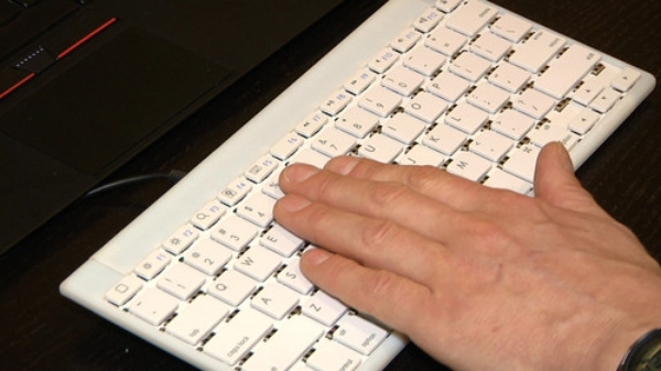 1 large Microsoft Unveils Prototype Keyboard That Can Recognize Hand Gestures