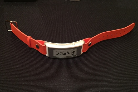 1 full Lenovo Steps Into Wearables With Its Vibe Band VB10 1 full Lenovo Steps Into Wearables With Its Vibe Band VB10
