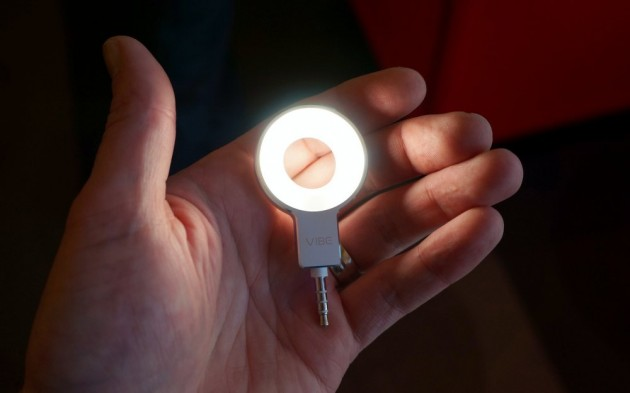 2 full Lenovos Donutshaped VIBE Xtension Selfie Flash Illuminates Nighttime Poses 2 full Lenovos Donutshaped VIBE Xtension Selfie Flash Illuminates Nighttime Poses