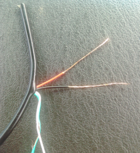 4 medium How to Charge a Smartphone With a Broken Charging Port or Faulty Charging Cable 4 medium How to Charge a Smartphone With a Broken Charging Port or Faulty Charging Cable