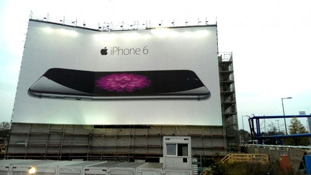 2 large Samsung Galaxy Note 4 Vs iPhone 6 Plus Durability Test Aggressive Advertising Against iPhone 2 large Samsung Galaxy Note 4 Vs iPhone 6 Plus Durability Test Aggressive Advertising Against iPhone