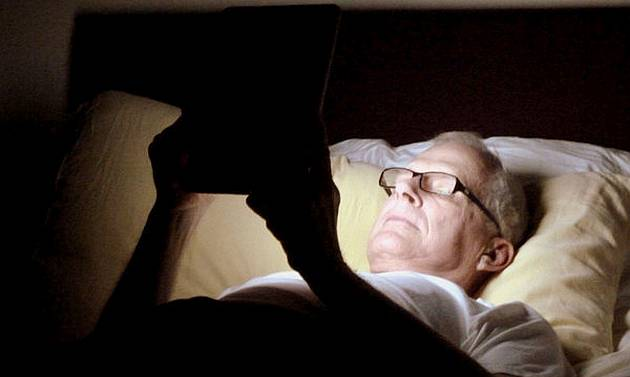 2 full Reading On A Backlit Tablet At Night Can Be Bad For Your Health 2 full Reading On A Backlit Tablet At Night Can Be Bad For Your Health